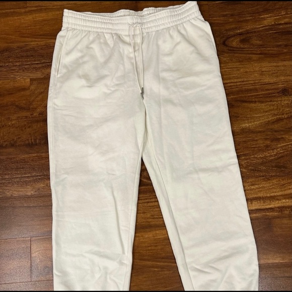 H&M High waisted Sweatpants - Picture 2 of 5